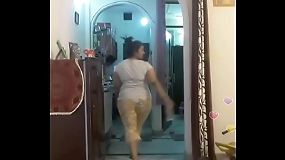 Hot desi indian bhabi shaking her sexi ass &boobs on bigo live&period;&period;&period;4