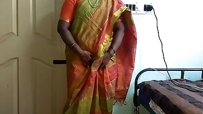 Indian desi maid to show her natural tits to home owner